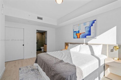 Condo in Miami, Florida, 2 bedrooms  № 2262478 - photo 25