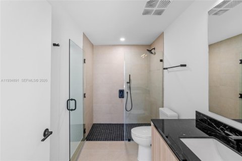 Condo in Miami, Florida, 2 bedrooms  № 2262478 - photo 29
