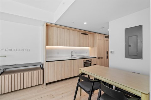 Condo in Miami, Florida, 2 bedrooms  № 2262478 - photo 11