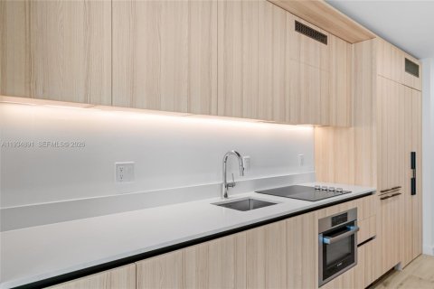 Condo in Miami, Florida, 2 bedrooms  № 2262478 - photo 10