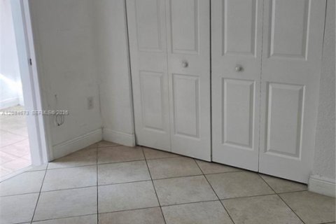 Commercial property in Miami, Florida 1 bedroom, 199.09 sq.m. № 2352695 - photo 5