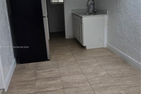 Commercial property in Miami, Florida 1 bedroom, 199.09 sq.m. № 2352695 - photo 3
