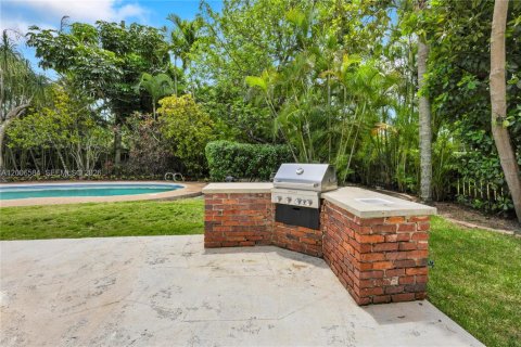 House in South Miami, Florida 3 bedrooms, 153.2 sq.m. № 2073444 - photo 27