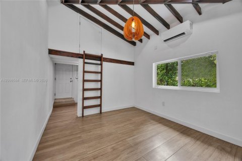 House in South Miami, Florida 3 bedrooms, 153.2 sq.m. № 2073444 - photo 20