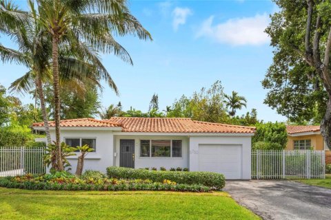 House in South Miami, Florida 3 bedrooms, 153.2 sq.m. № 2073444
