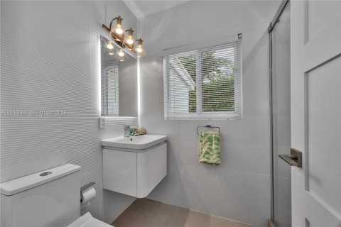 House in South Miami, Florida 3 bedrooms, 153.2 sq.m. № 2073444 - photo 21