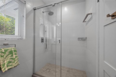 House in South Miami, Florida 3 bedrooms, 153.2 sq.m. № 2073444 - photo 24