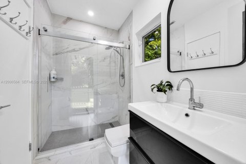 House in South Miami, Florida 3 bedrooms, 153.2 sq.m. № 2073444 - photo 22