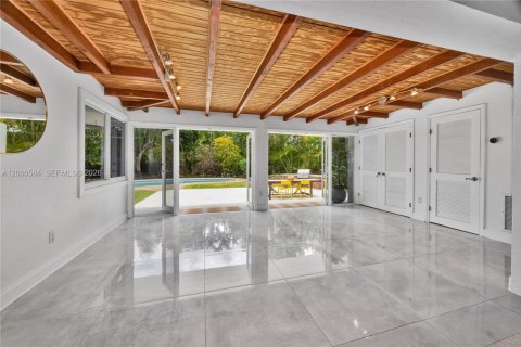 House in South Miami, Florida 3 bedrooms, 153.2 sq.m. № 2073444 - photo 5
