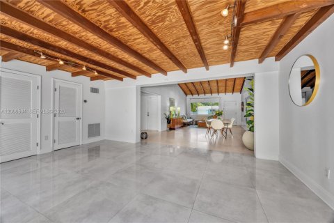 House in South Miami, Florida 3 bedrooms, 153.2 sq.m. № 2073444 - photo 6