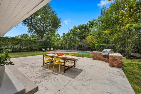House in South Miami, Florida 3 bedrooms, 153.2 sq.m. № 2073444 - photo 25
