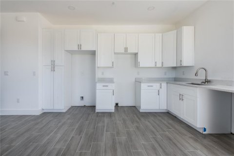 Купить коммерческую недвижимость в Ротонда, Флорида 9 спален, 97.27м2, № 1436149 - фото 13