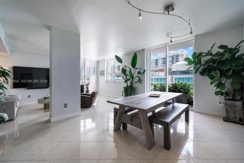 Condo in Miami Beach, Florida, 2 bedrooms  № 2063137 - photo 15
