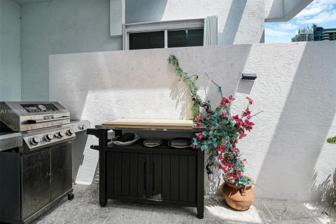 Condo in Miami Beach, Florida, 2 bedrooms  № 2063137 - photo 30