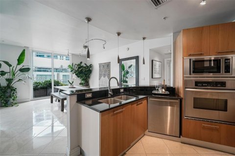 Condo in Miami Beach, Florida, 2 bedrooms  № 2063137 - photo 9
