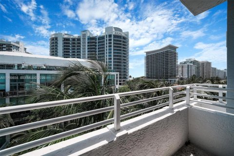 Condo in Miami Beach, Florida, 2 bedrooms  № 2063137 - photo 18