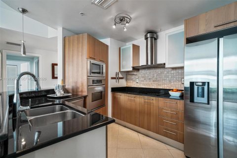 Condo in Miami Beach, Florida, 2 bedrooms  № 2063137 - photo 10