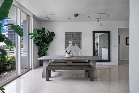 Condo in Miami Beach, Florida, 2 bedrooms  № 2063137 - photo 16