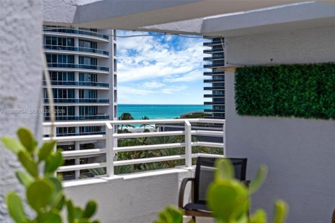 Condo in Miami Beach, Florida, 2 bedrooms  № 2063137 - photo 24