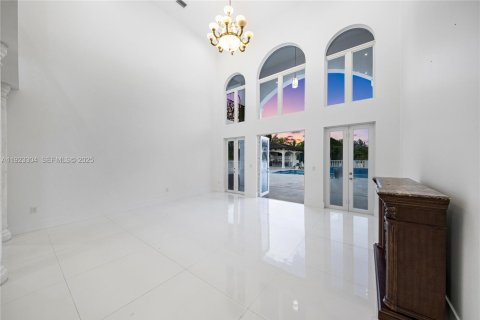 Villa ou maison à vendre à Miami, Floride: 8 chambres, 854.33 m2 № 1982061 - photo 9