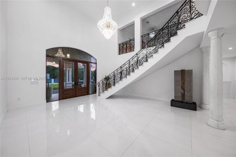 Villa ou maison à vendre à Miami, Floride: 8 chambres, 854.33 m2 № 1982061 - photo 19