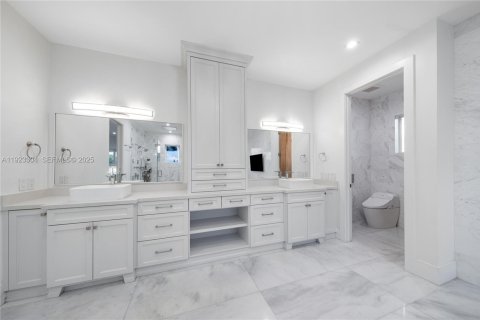 Villa ou maison à vendre à Miami, Floride: 8 chambres, 854.33 m2 № 1982061 - photo 25