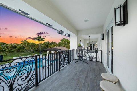 Villa ou maison à vendre à Miami, Floride: 8 chambres, 854.33 m2 № 1982061 - photo 5