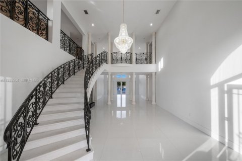 Villa ou maison à vendre à Miami, Floride: 8 chambres, 854.33 m2 № 1982061 - photo 18