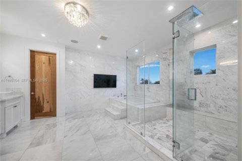 Villa ou maison à vendre à Miami, Floride: 8 chambres, 854.33 m2 № 1982061 - photo 23