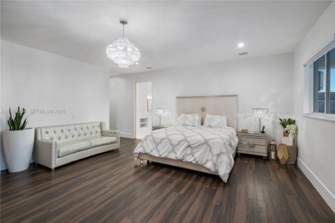 Villa ou maison à vendre à Miami, Floride: 8 chambres, 854.33 m2 № 1982061 - photo 22