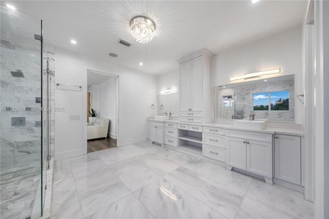 Villa ou maison à vendre à Miami, Floride: 8 chambres, 854.33 m2 № 1982061 - photo 26