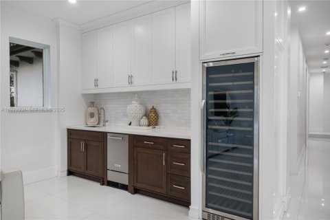 Villa ou maison à vendre à Miami, Floride: 8 chambres, 854.33 m2 № 1982061 - photo 13