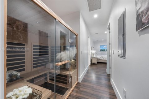 Villa ou maison à vendre à Miami, Floride: 8 chambres, 854.33 m2 № 1982061 - photo 29