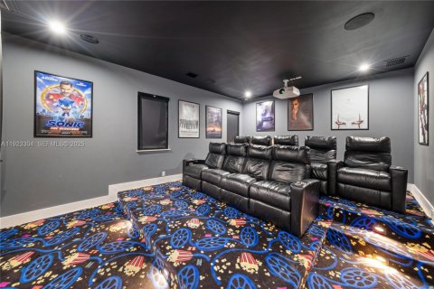 Villa ou maison à vendre à Miami, Floride: 8 chambres, 854.33 m2 № 1982061 - photo 6