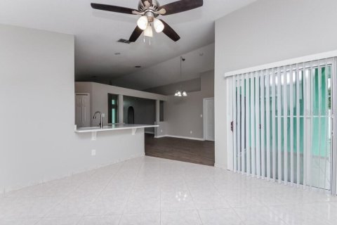 Villa ou maison à louer à Kissimmee, Floride: 3 chambres, 142.88 m2 № 1905269 - photo 5