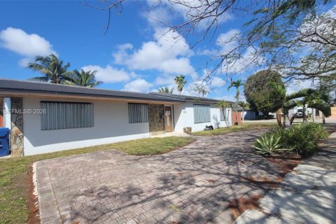 Дом в Майами, Флорида 3 спальни, 185.99м2 № 2044910