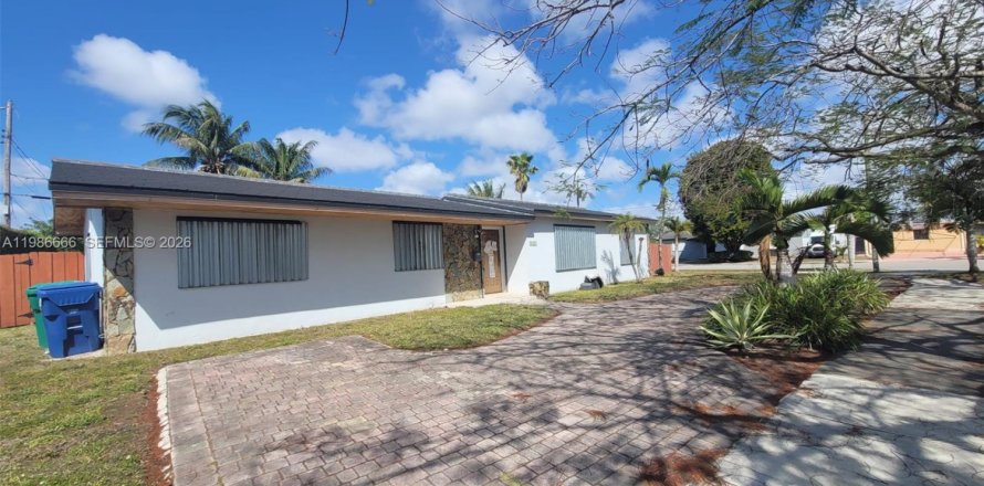 Дом в Майами, Флорида 3 спальни, 185.99м2 № 2044910