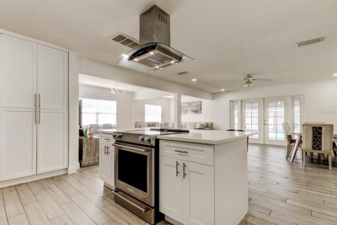 Villa ou maison à vendre à Tampa, Floride: 4 chambres, 209.96 m2 № 1548544 - photo 12