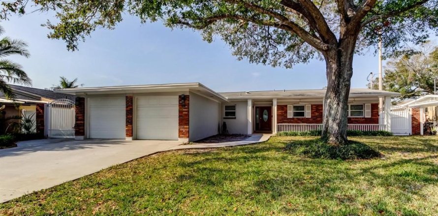 House in Tampa, Florida 4 bedrooms, 209.96 sq.m. № 1548544