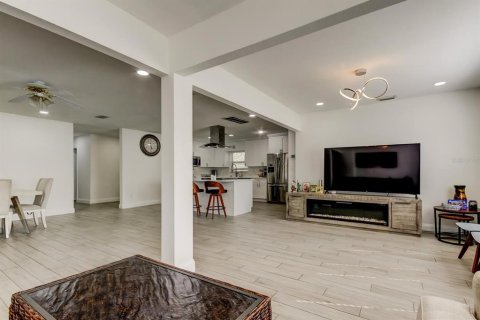 Villa ou maison à vendre à Tampa, Floride: 4 chambres, 209.96 m2 № 1548544 - photo 8