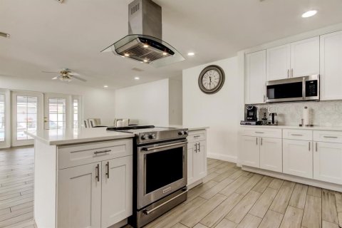 Villa ou maison à vendre à Tampa, Floride: 4 chambres, 209.96 m2 № 1548544 - photo 13