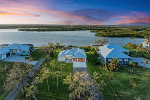 Villa ou maison à vendre à Punta Gorda, Floride: 3 chambres, 220.09 m2 № 2128531 - photo 2