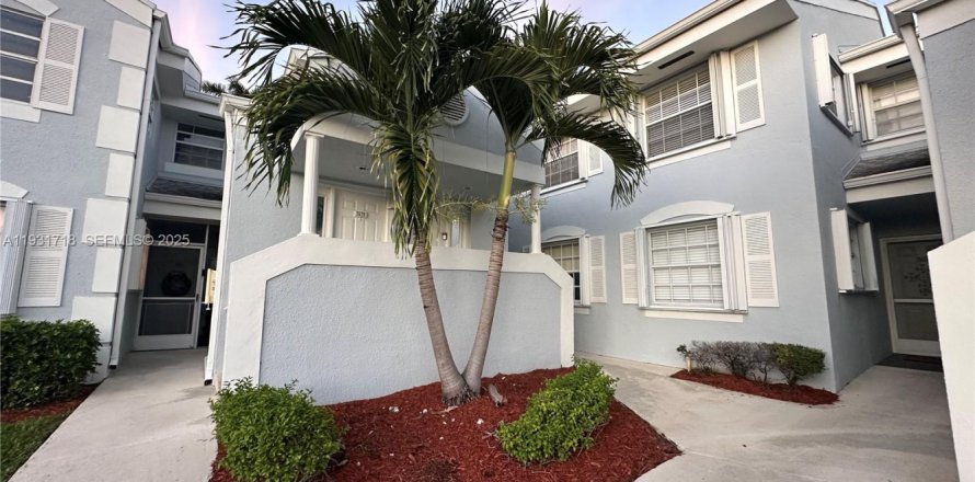 Condominio en Homestead, Florida, 2 dormitorios  № 1990352