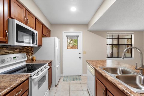 Condo in Orlando, Florida, 2 bedrooms  № 1815825 - photo 9