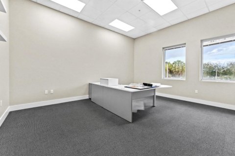 Propiedad comercial en venta en West Palm Beach, Florida № 2158404 - foto 11