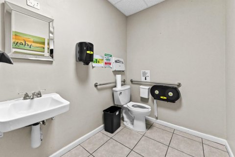 Propiedad comercial en venta en West Palm Beach, Florida № 2158404 - foto 26