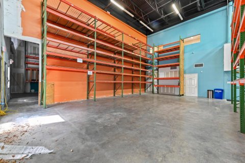 Propiedad comercial en venta en West Palm Beach, Florida № 2158404 - foto 21