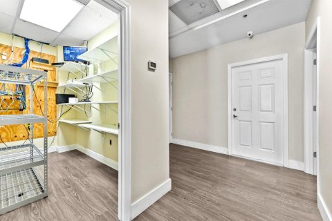 Propiedad comercial en venta en West Palm Beach, Florida № 2158404 - foto 18