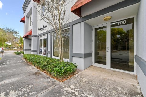 Propiedad comercial en venta en West Palm Beach, Florida № 2158404 - foto 23