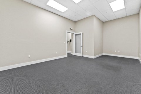 Propiedad comercial en venta en West Palm Beach, Florida № 2158404 - foto 12